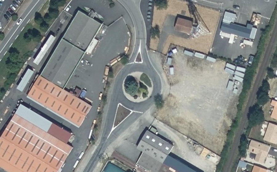 Vue aérienne du Rond-point anonyme n°35568111
