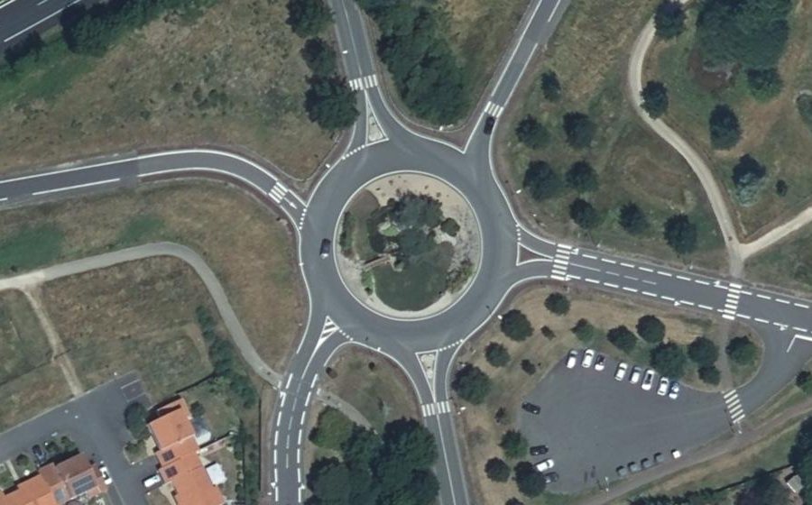 Vue aérienne du Rond-point anonyme n°35569081