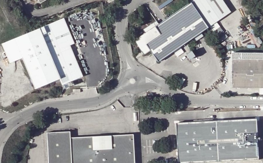 Vue aérienne du Rond-point anonyme n°355756193