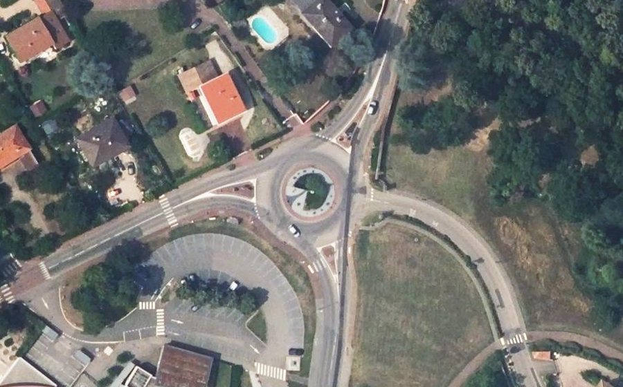 Vue aérienne du Rond-point anonyme n°35575935