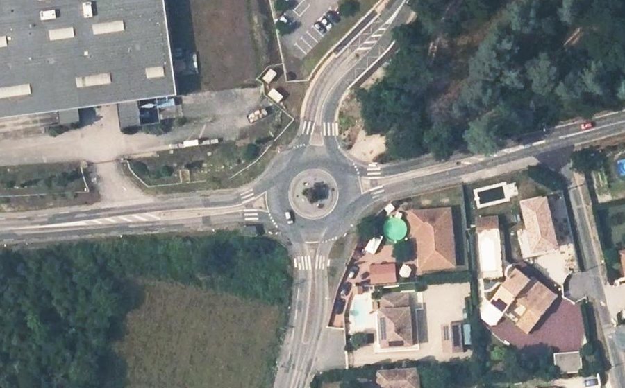 Vue aérienne du Rond-point anonyme n°35575994