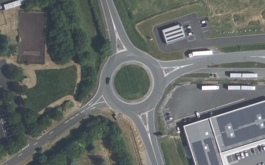 Vue aérienne du Rond-point anonyme n°35576537