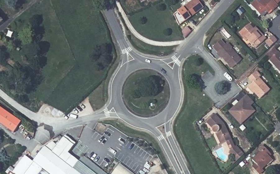 Vue aérienne du Rond-point anonyme n°35578699