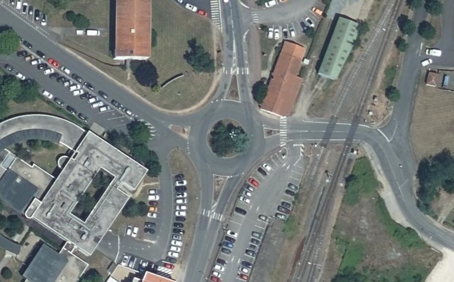 Vue aérienne du Rond-point anonyme n°35582087