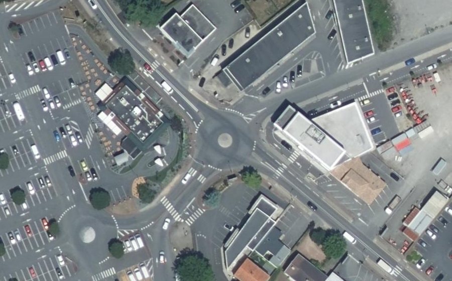 Vue aérienne du Rond-point anonyme n°35582754