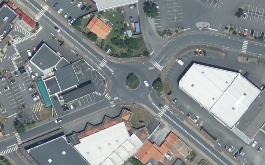Vue aérienne du Rond-point anonyme n°35582755