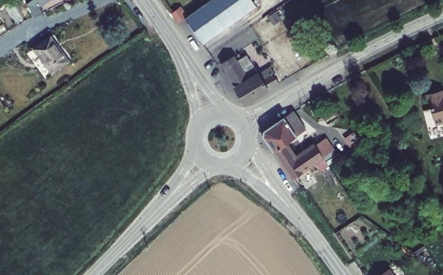 Vue aérienne du Rond-point anonyme n°35585220