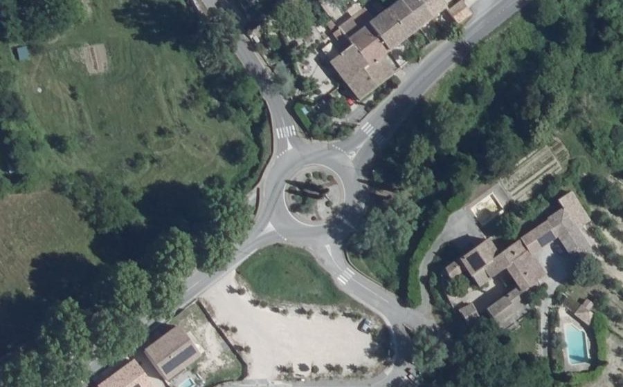 Vue aérienne du Rond-point anonyme n°35586174