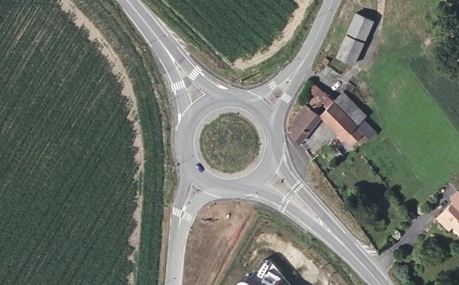 Vue aérienne du Rond-point anonyme n°35590119