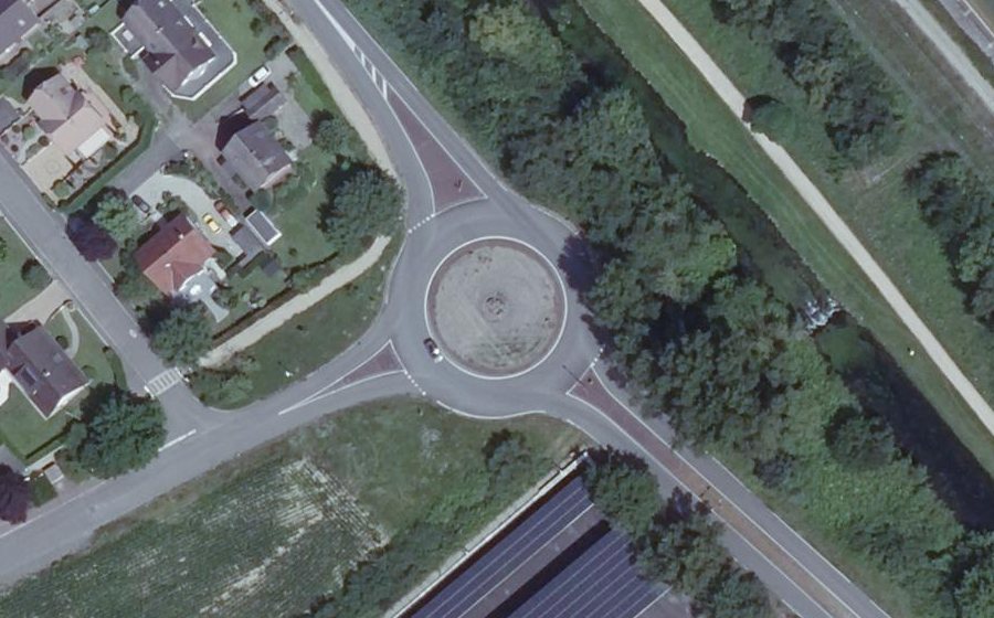 Vue aérienne du Rond-point anonyme n°35591484