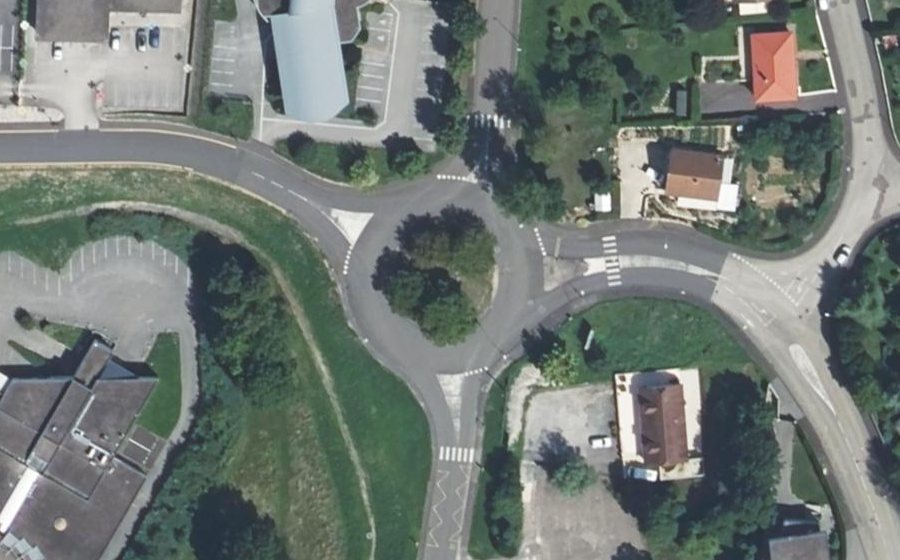 Vue aérienne du Rond-point anonyme n°35592259