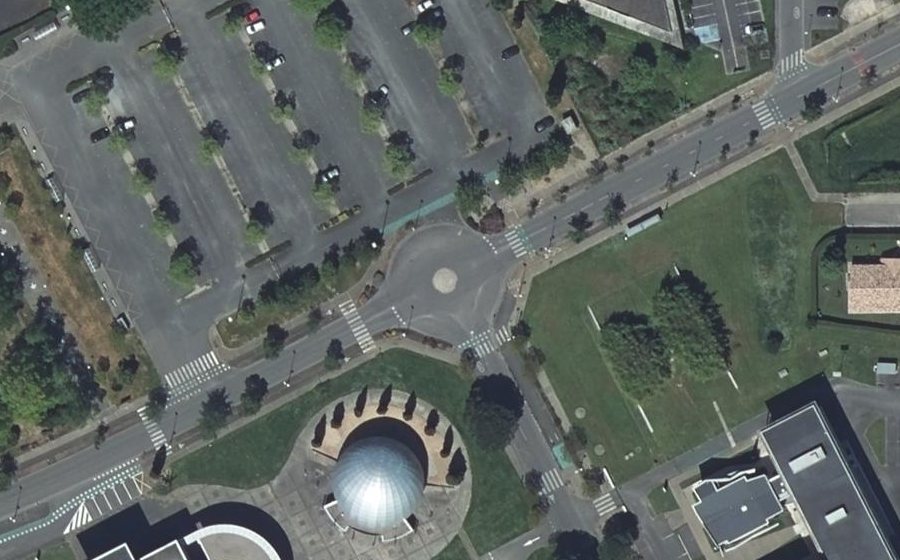 Vue aérienne du Rond-point anonyme n°355959685