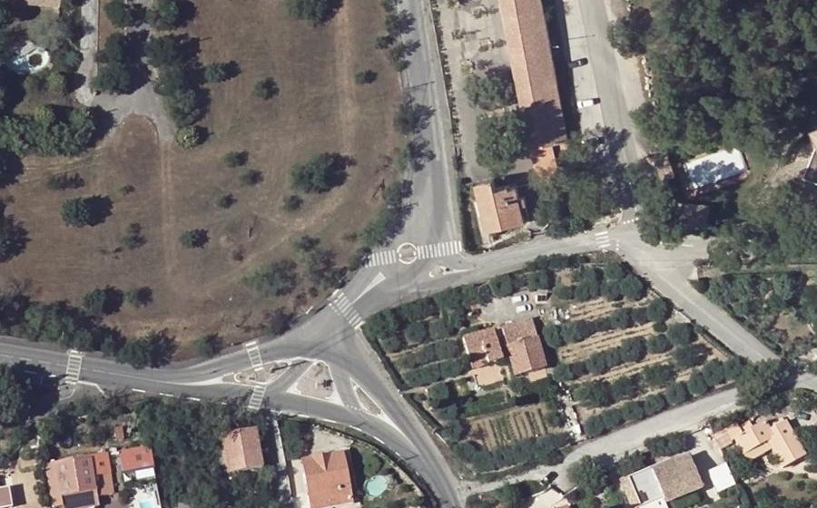 Vue aérienne du Rond-point anonyme n°355970800