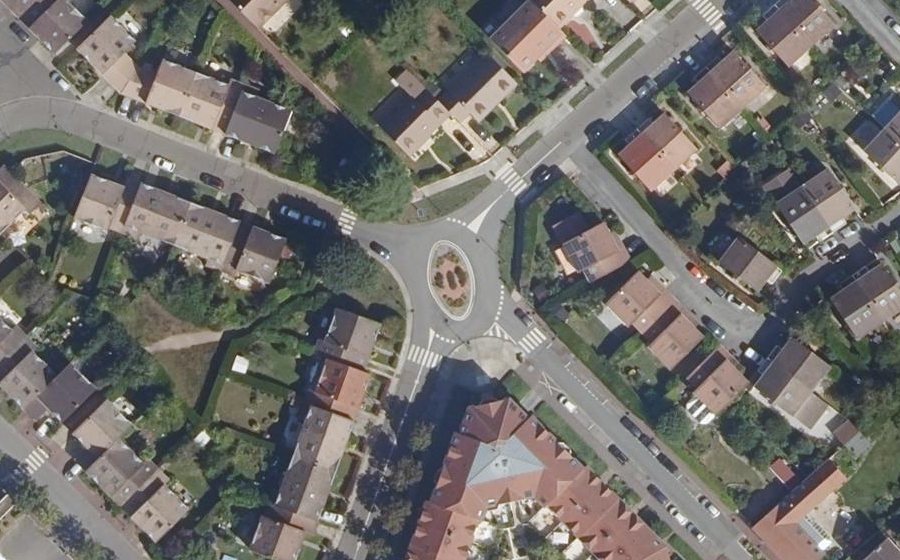 Vue aérienne du Rond-point anonyme n°35597827