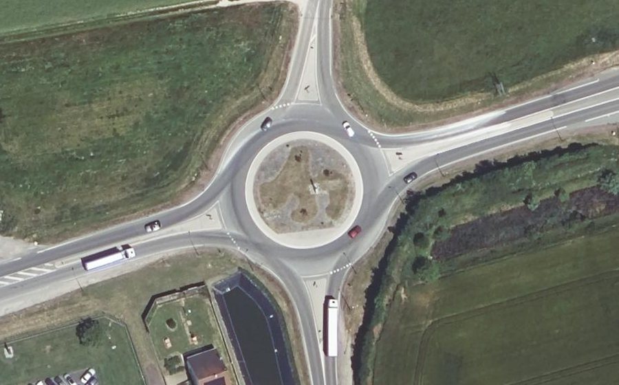 Vue aérienne du Rond-point anonyme n°35606679