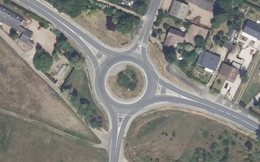 Vue aérienne du Rond-point anonyme n°356088520