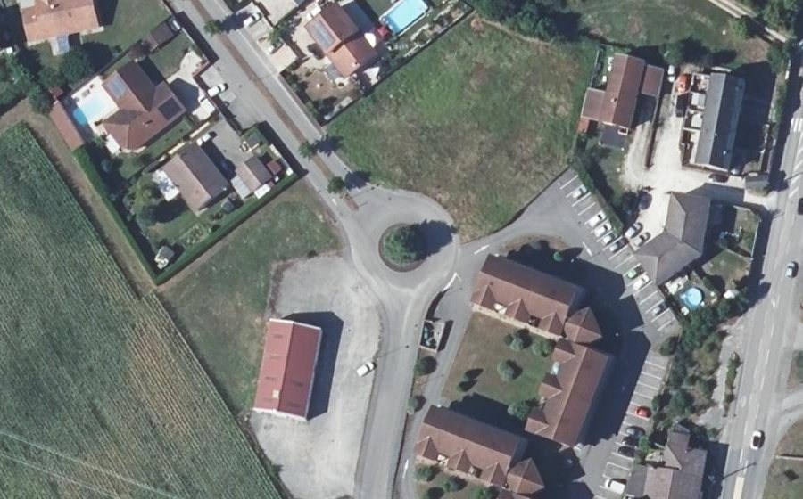 Vue aérienne du Rond-point anonyme n°356099268