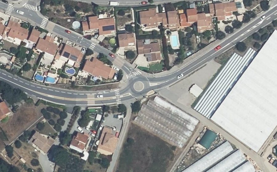 Vue aérienne du Rond-point anonyme n°356208598