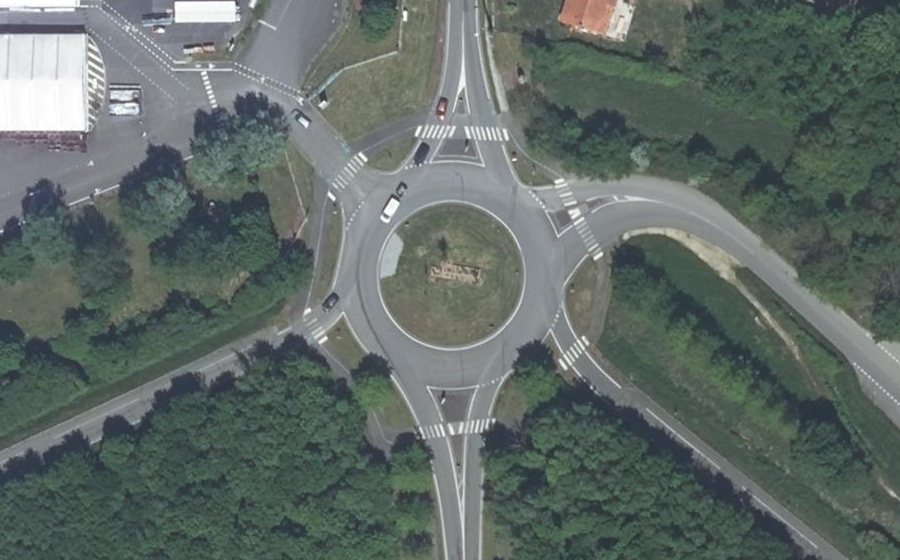 Vue aérienne du Rond-point anonyme n°35625578