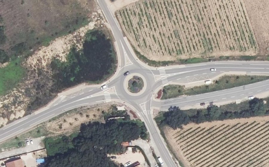 Vue aérienne du Rond-point anonyme n°356298081