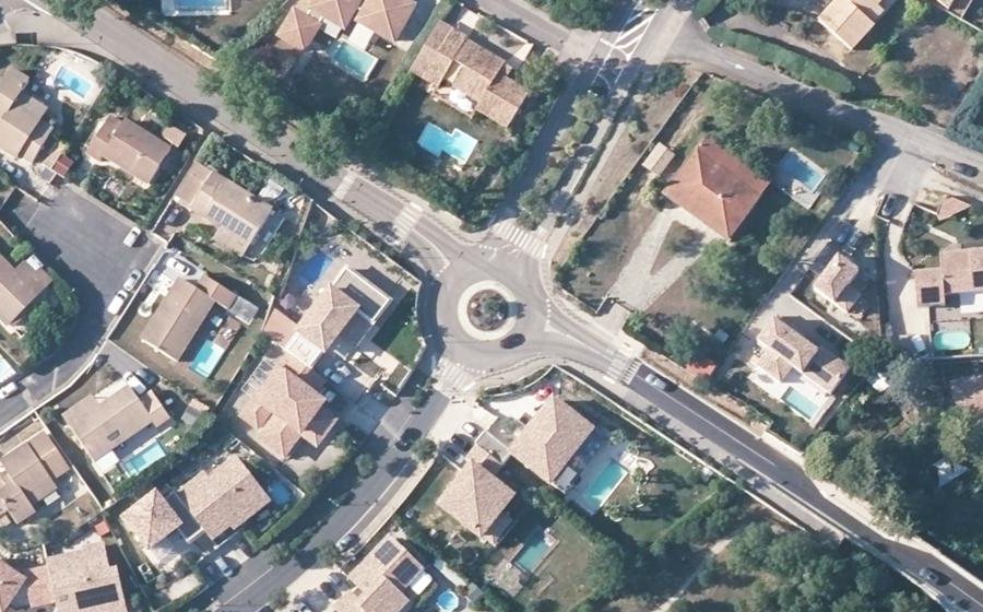 Vue aérienne du Rond-point anonyme n°356310711