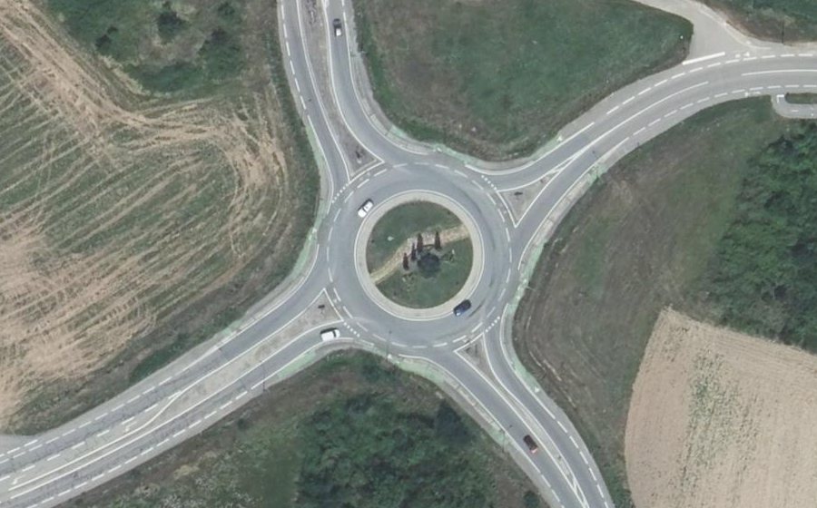 Vue aérienne du Rond-point anonyme n°35665089