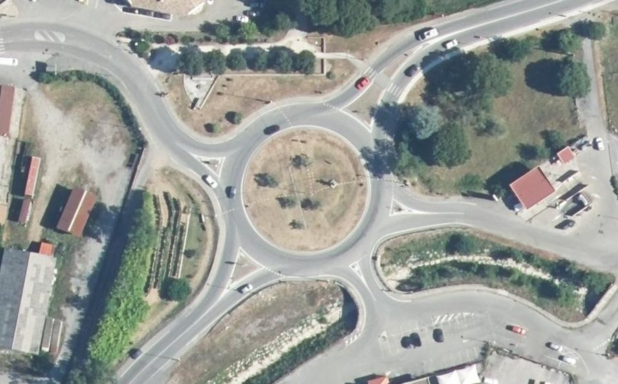 Vue aérienne du Rond-point anonyme n°35668530