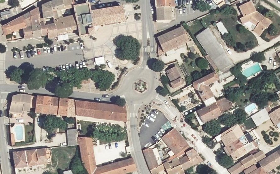 Vue aérienne du Rond-point anonyme n°35674997