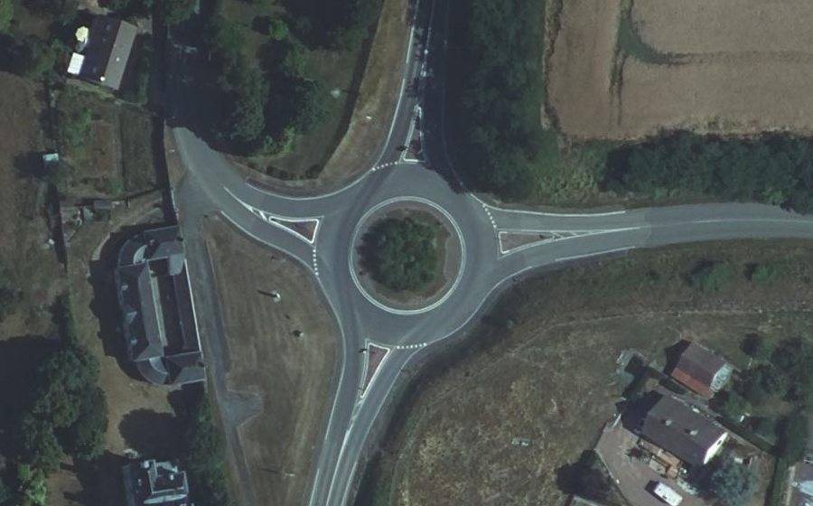 Vue aérienne du Rond-point anonyme n°356777125