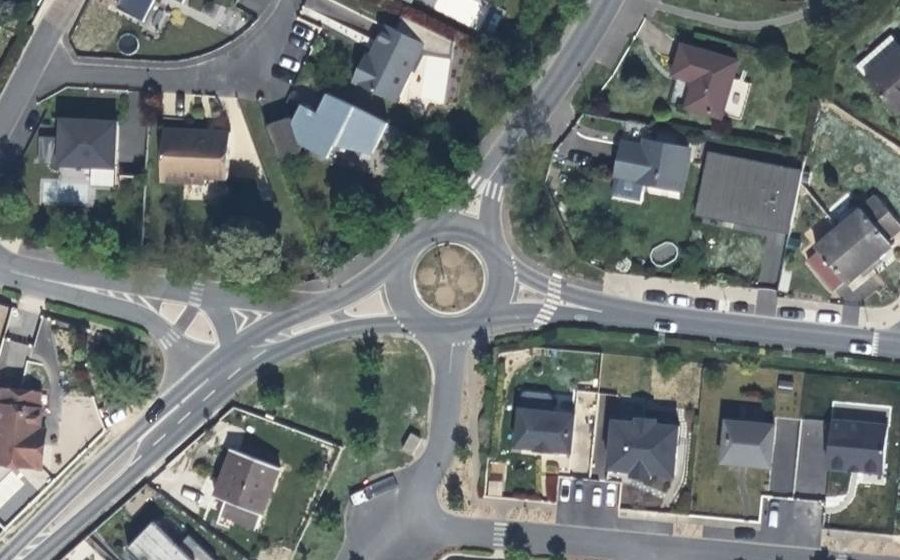 Vue aérienne du Rond-point anonyme n°35694410