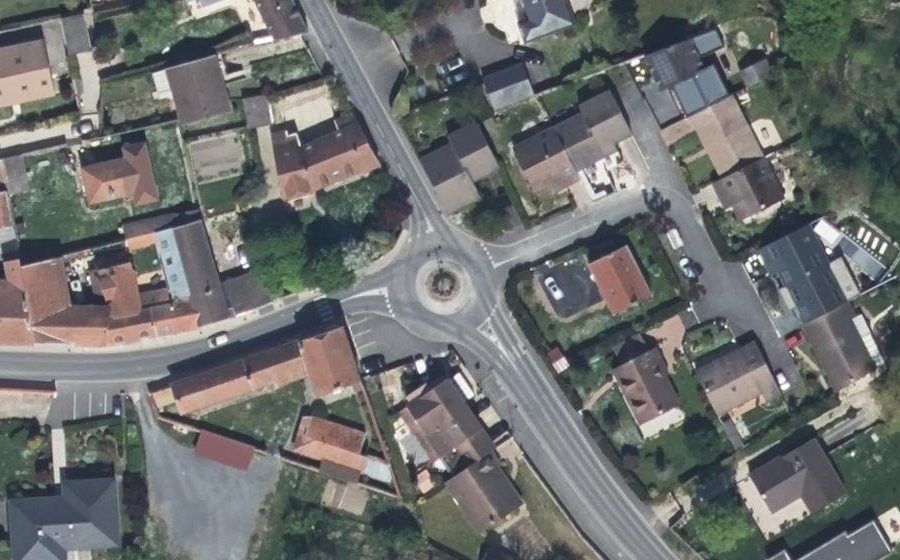 Vue aérienne du Rond-point anonyme n°35694412