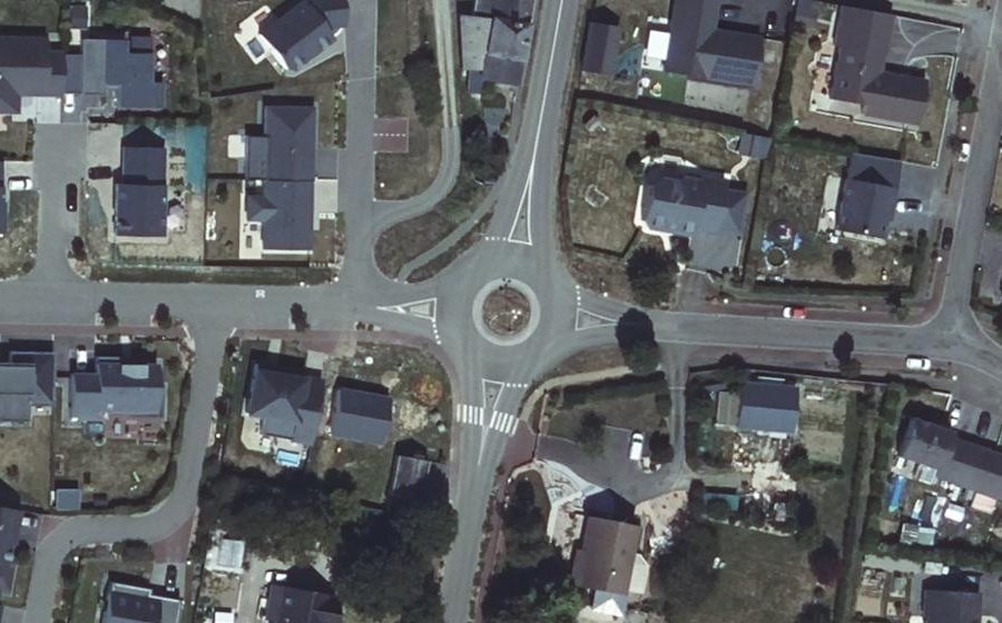Vue aérienne du Rond-point anonyme n°356999866