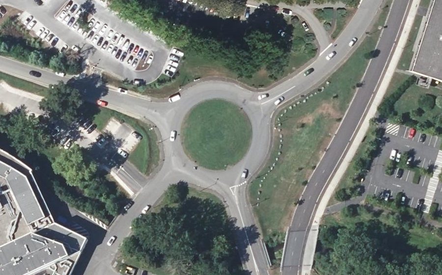 Vue aérienne du Rond-point anonyme n°35726747