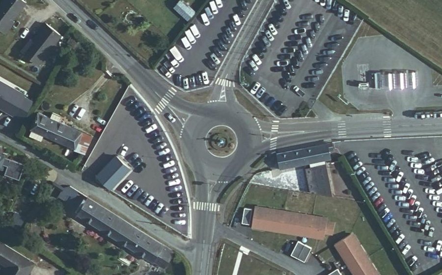 Vue aérienne du Rond-point anonyme n°35735280