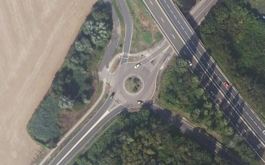 Vue aérienne du Rond-point anonyme n°35739912