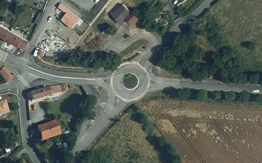 Vue aérienne du Rond-point anonyme n°35740505
