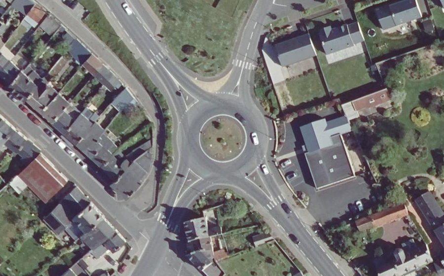 Vue aérienne du Rond-point anonyme n°357505381