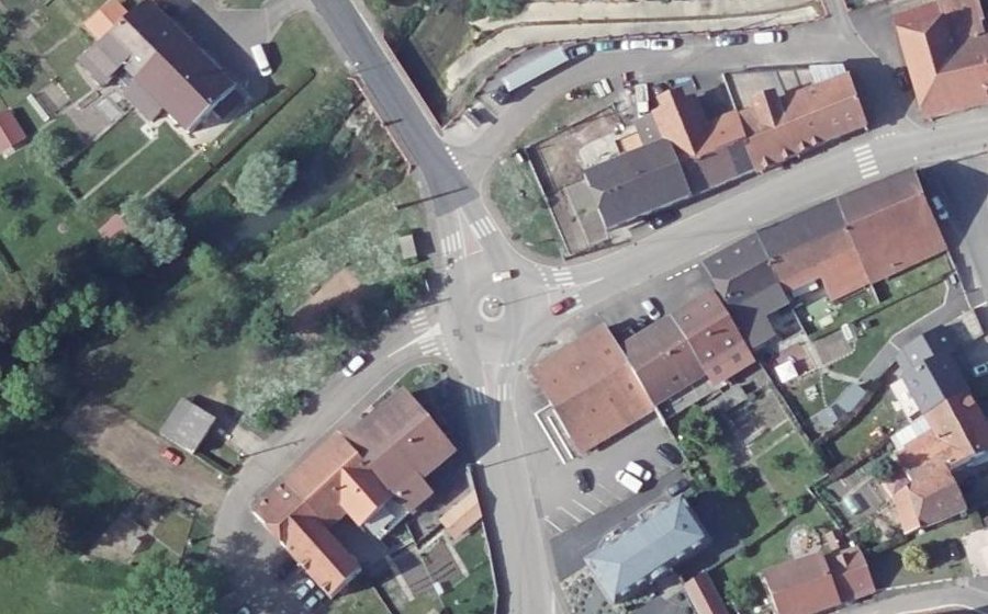 Vue aérienne du Rond-point anonyme n°35766848