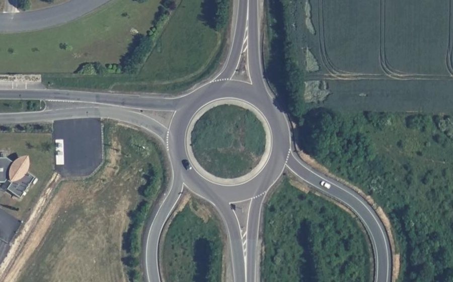 Vue aérienne du Rond-point anonyme n°35772350