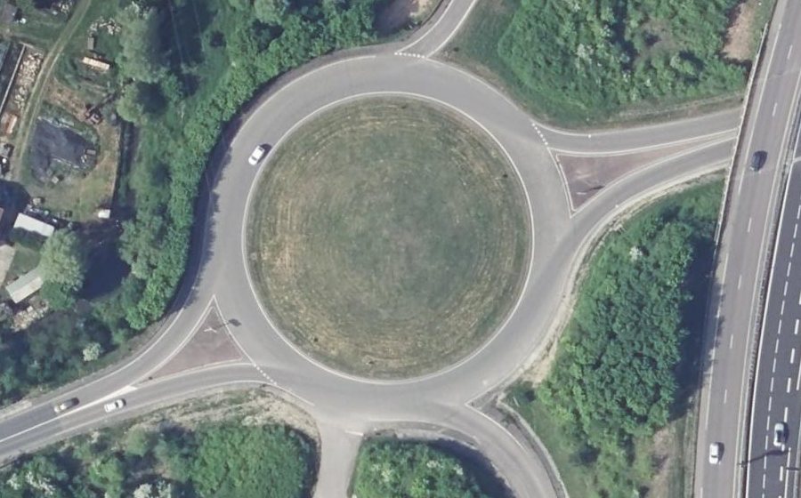 Vue aérienne du Rond-point anonyme n°35773323