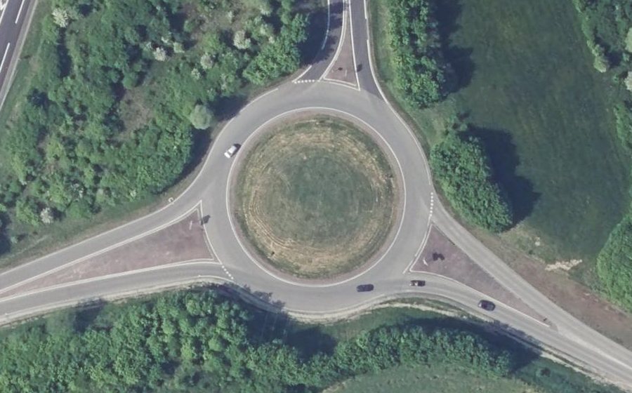 Vue aérienne du Rond-point anonyme n°35773325