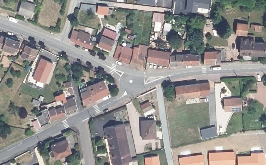 Vue aérienne du Rond-point anonyme n°35777242