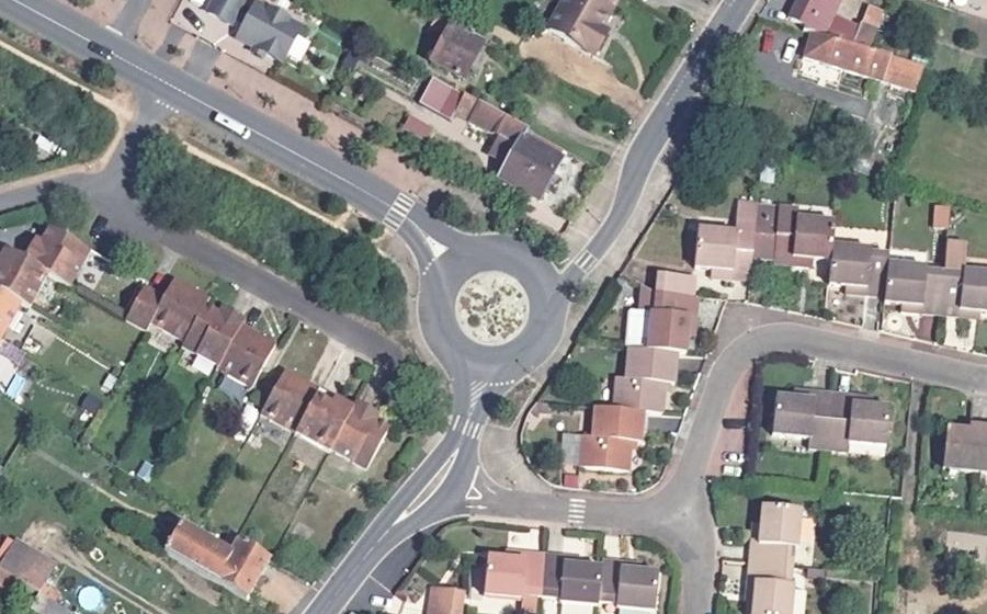Vue aérienne du Rond-point anonyme n°35779110