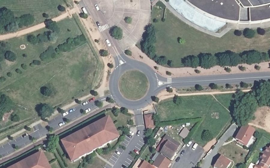 Vue aérienne du Rond-point anonyme n°35779114