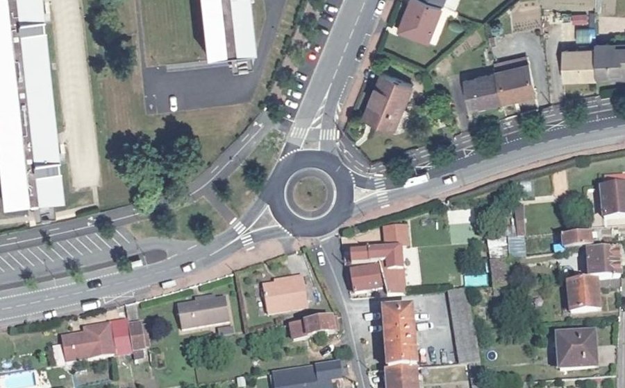 Vue aérienne du Rond-point anonyme n°35779129