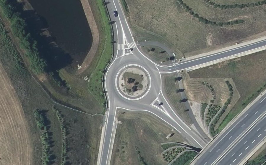 Vue aérienne du Rond-point anonyme n°357798757