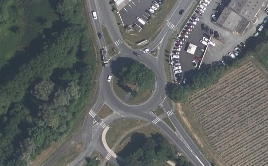 Vue aérienne du Rond-point anonyme n°35782917