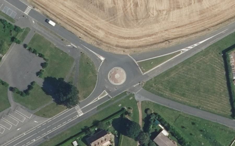 Vue aérienne du Rond-point anonyme n°35783271