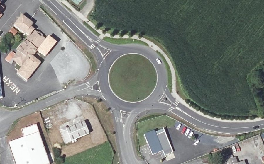 Vue aérienne du Rond-point anonyme n°35786432