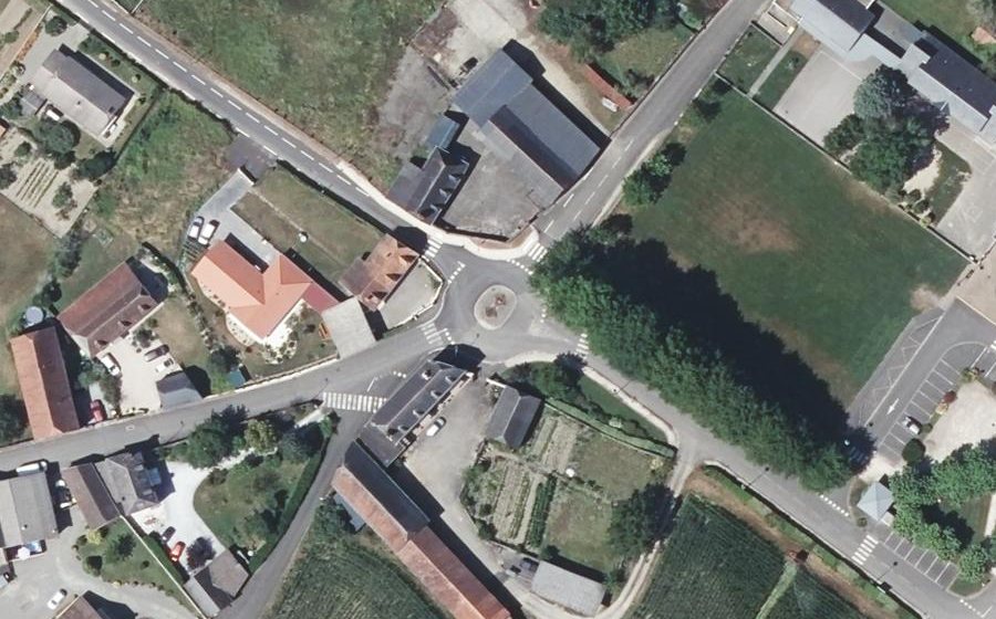 Vue aérienne du Rond-point anonyme n°35786461